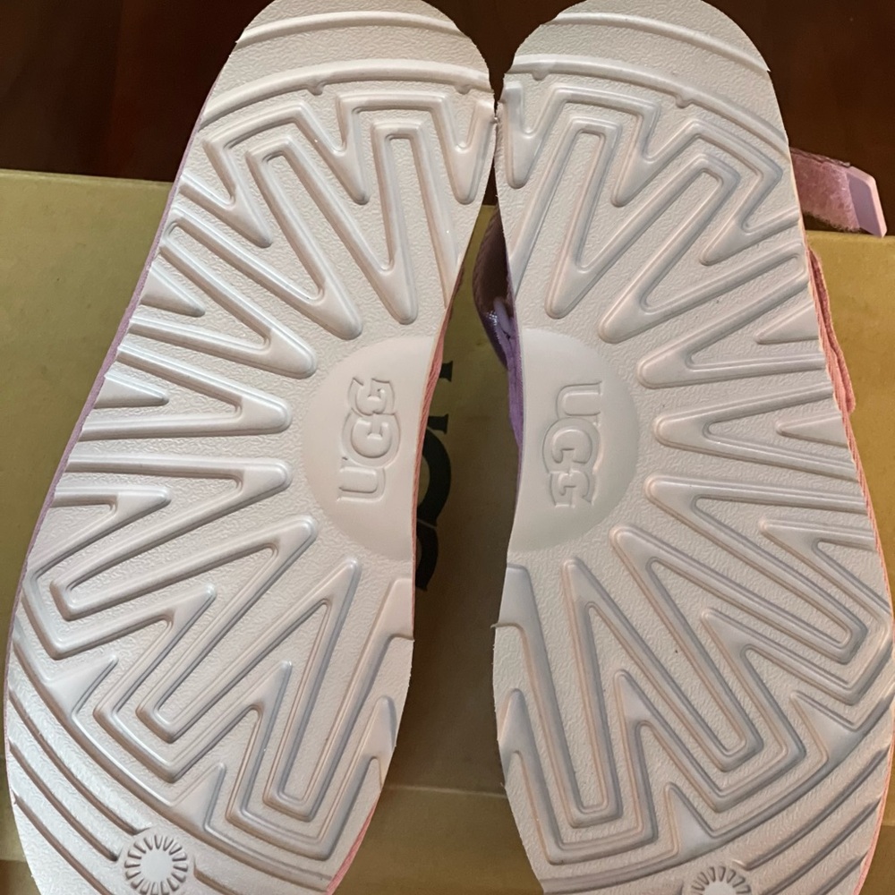 UGG Clogs - Picture 4 of 5